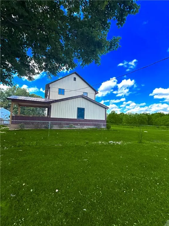 4217 Hillsville Rd, Pulaski Twp, PA 16143