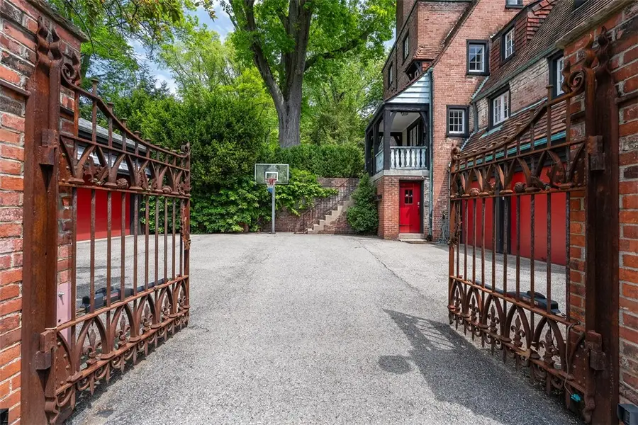 430 Woodland Rd, Edgeworth, PA 15143 - Image #3