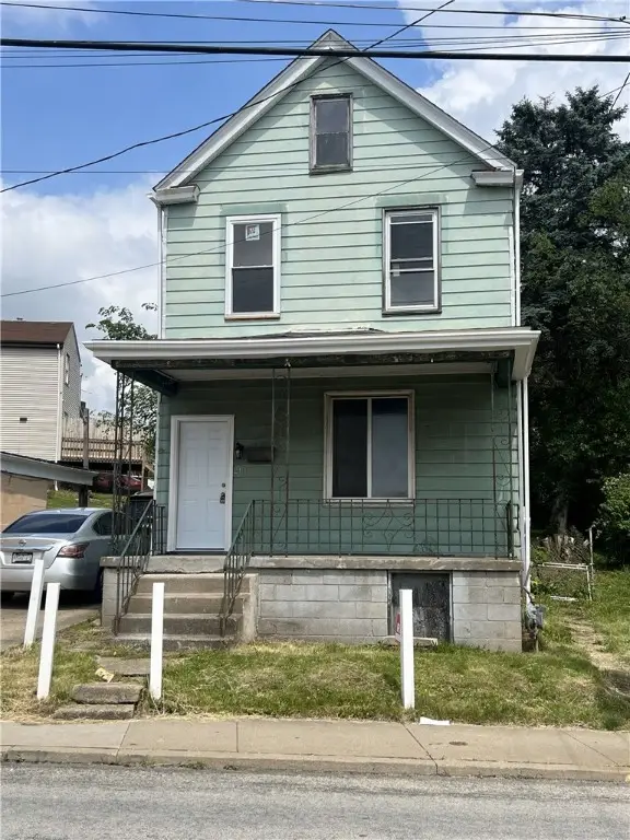 215 Whitaker St, Homestead, PA 15120