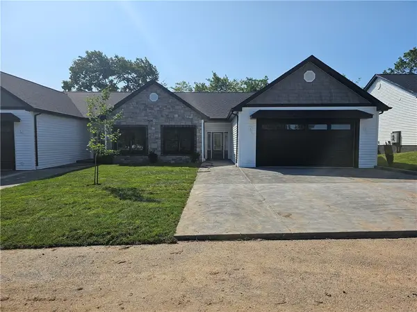 810 S Tenth St, New Stanton, PA 15697