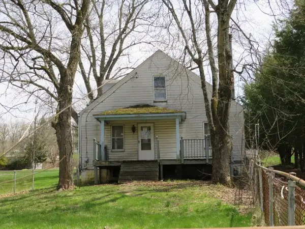 64 Valley Rd, Somerset Twp, PA 15330