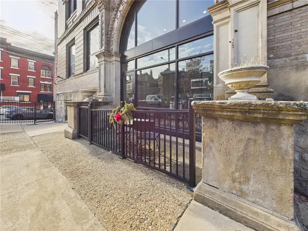 5267 Holmes St #205, Lawrenceville, PA 15201