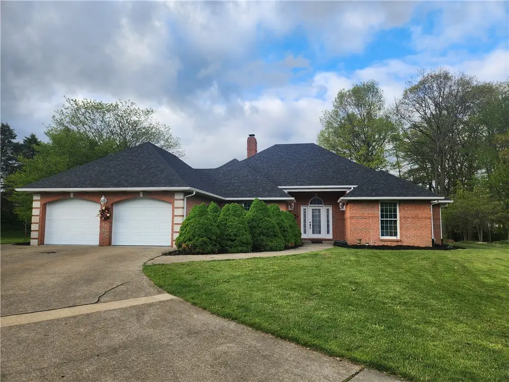 111 Saddlebrook Cir, Butler Township, PA 16001 - Image #1