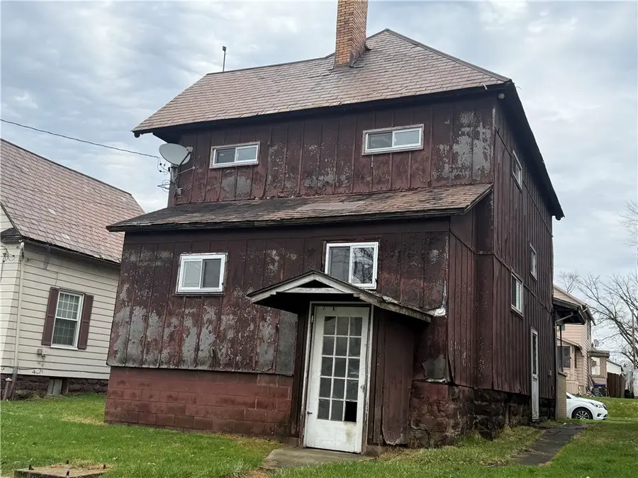 664 Spruce Ave, Sharon, PA 16146 - Image #2