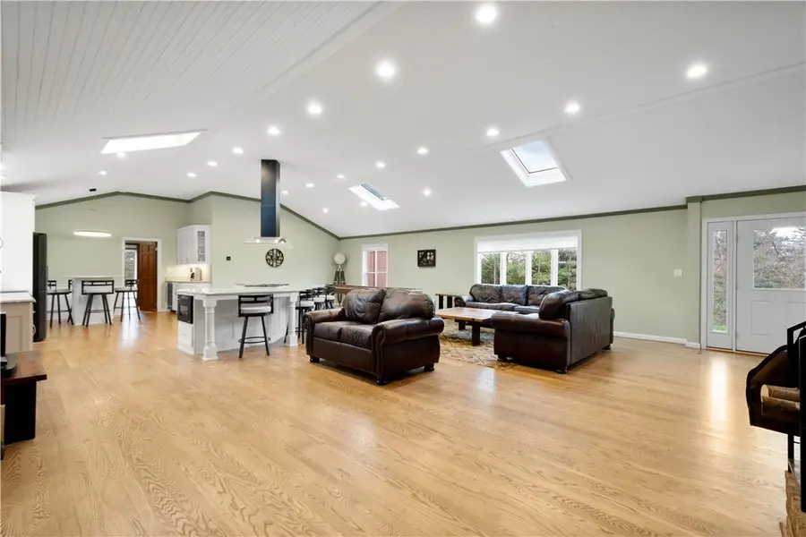 507 Buttermilk Ln, Bradfordwoods, PA 15015 - Image #2