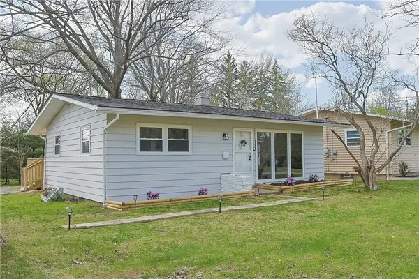 236 Greenwood Dr, Hermitage, PA 16148