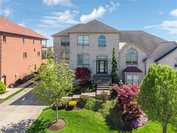 1043 Blackthorne Dr, Penn Twp, PA 15644