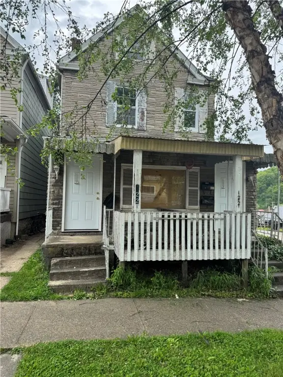 122 Sumner Ave, Vandergrift, PA 15690 - Image #1