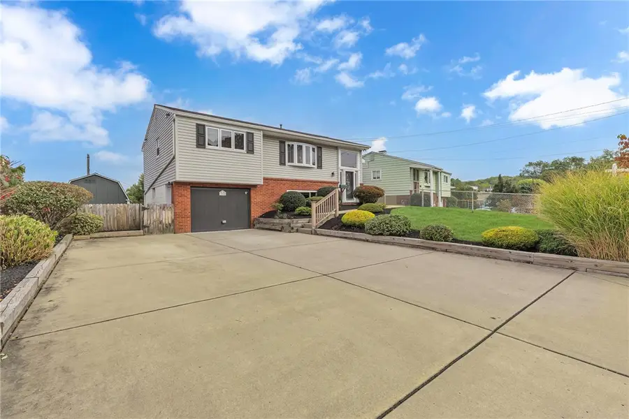 1040 Catherine Dr, Conway, PA 15027 - Image #3