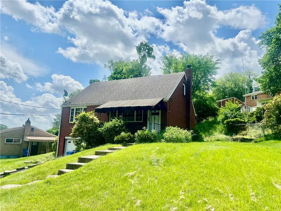 535 Glen Shannon Dr, Castle Shannon, PA 15234 - Image #2