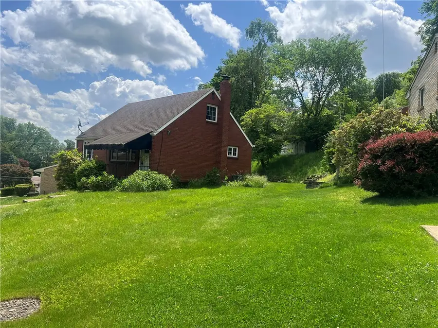 535 Glen Shannon Dr, Castle Shannon, PA 15234 - Image #3