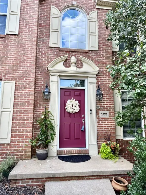 122 Brighton Ln, Adams, PA 16046 - Image #2