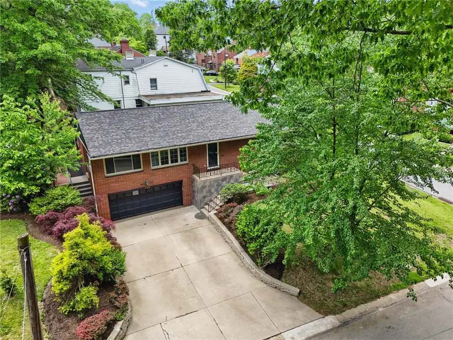 450 Willow Dr, Mount Lebanon Township, PA 15243 - Image #3