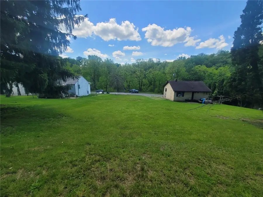 112 Mancha St, North Bethlehem, PA 15330 - Image #2