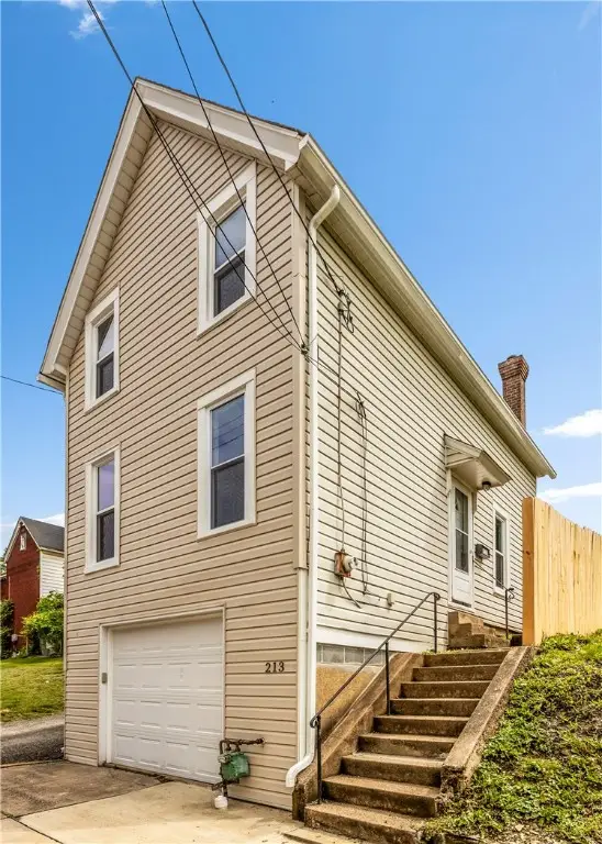 213 Highland Ave, Pitcairn, PA 15140