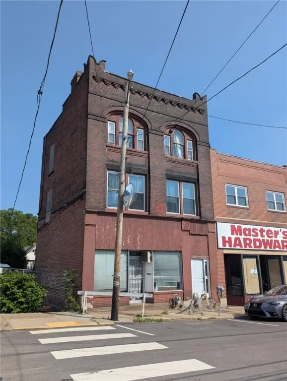 7546 Roslyn St, Swissvale, PA 15218