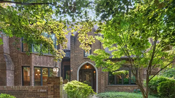 105 Bristol Sq, O'Hara, PA 15238