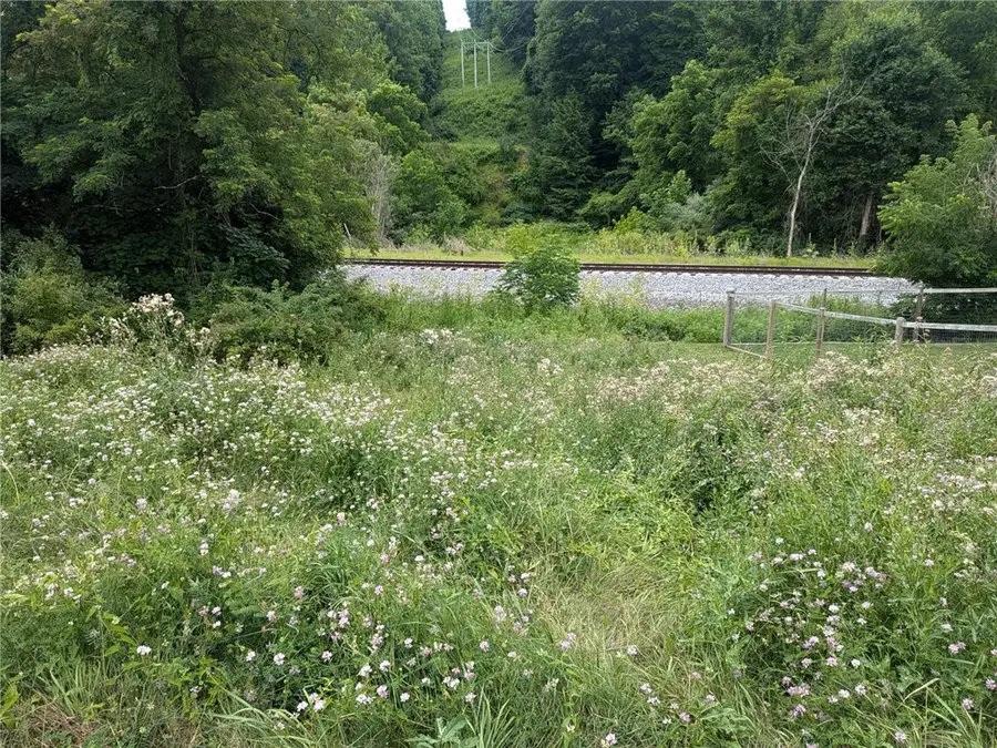 3668 Finleyville-elrama Rd, Gastonville, PA 15332 - Image #2