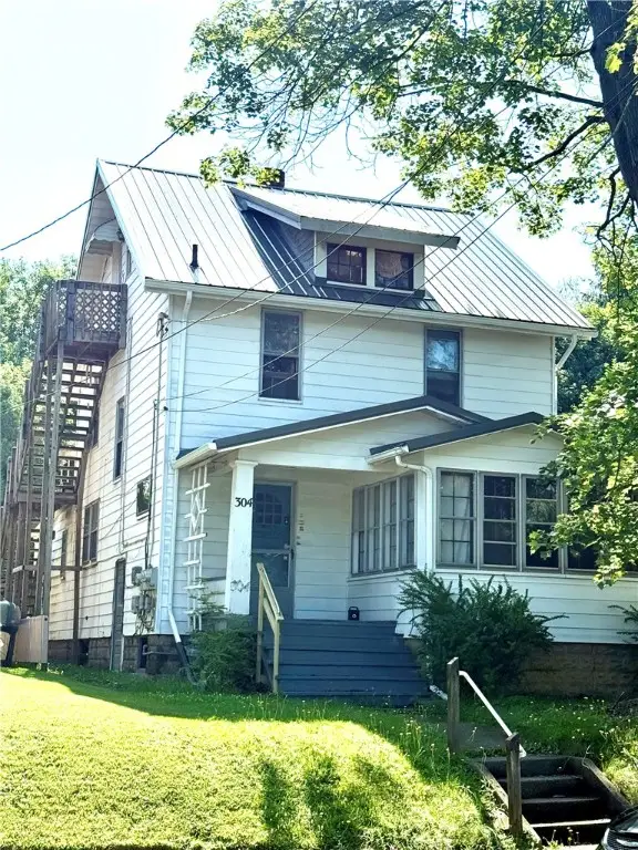 304 Elm Ave, Sharon, PA 16146