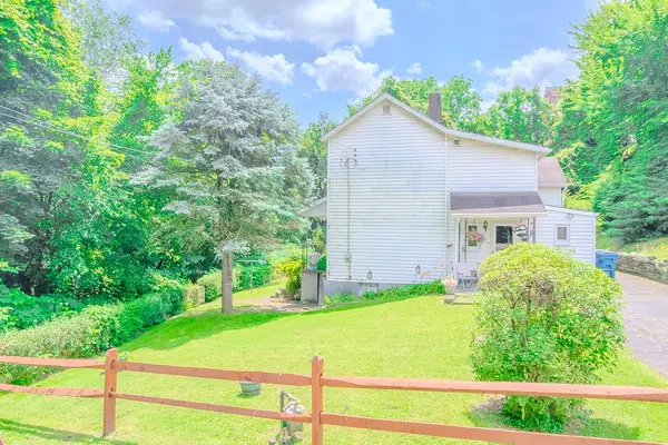 93 Semmens St, Wilkins Twp, PA 15145