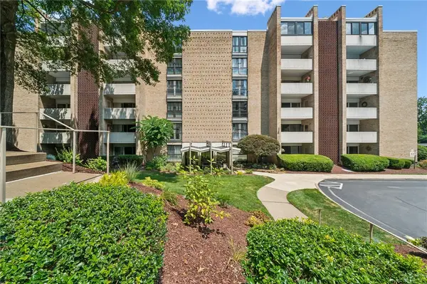 53 Highland Rd #403-404, Bethel Park, PA 15102