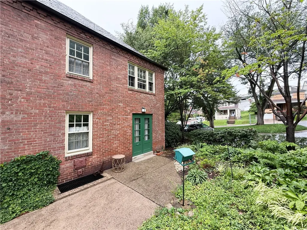 410 Sulgrave Rd., Mount Washington, PA 15211 - Image #1