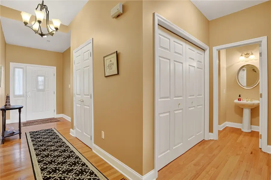 408 Kingsberry Circle, Mount Lebanon Township, PA 15234 - Image #3