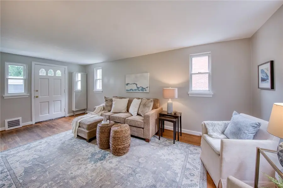 11 Earlswood, Mount Lebanon Township, PA 15228 - Image #2