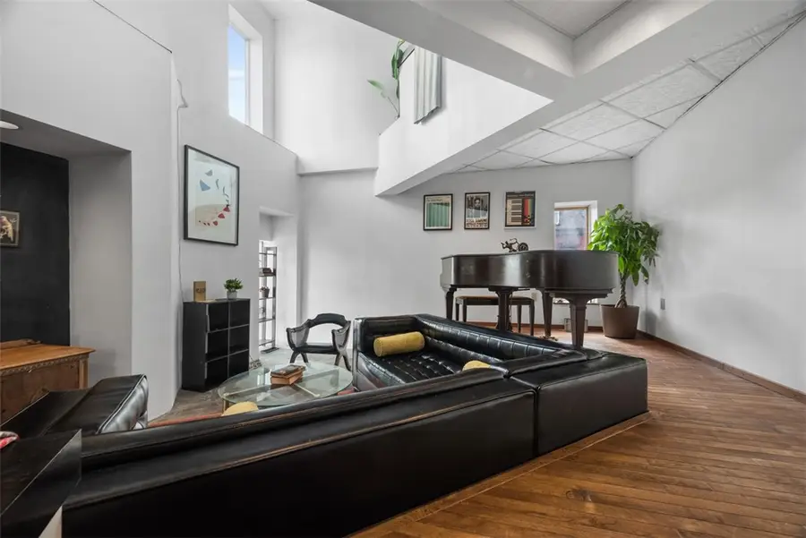 23 Seneca St, Pittsburgh, PA 15219 - Image #2