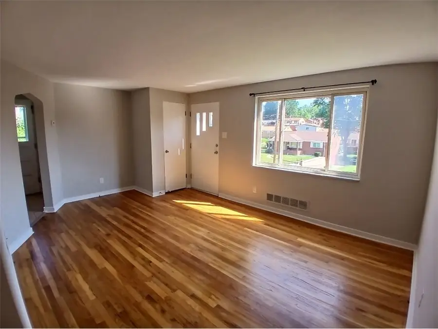 1422 Oak Dr, Castle Shannon, PA 15234 - Image #2