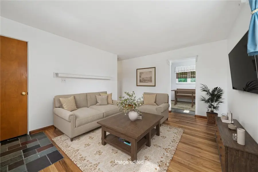 820 Maplewood Dr, Castle Shannon, PA 15234 - #2