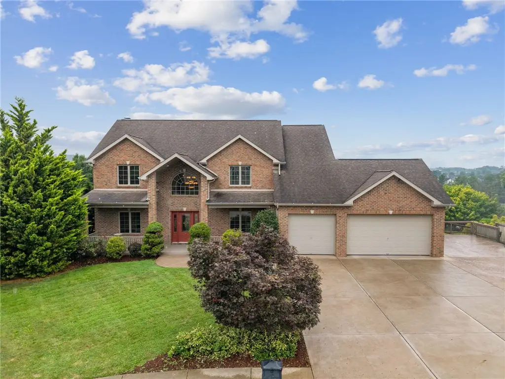 626 Oakcrest Dr, North Huntingdon, PA 15642 - Image #1