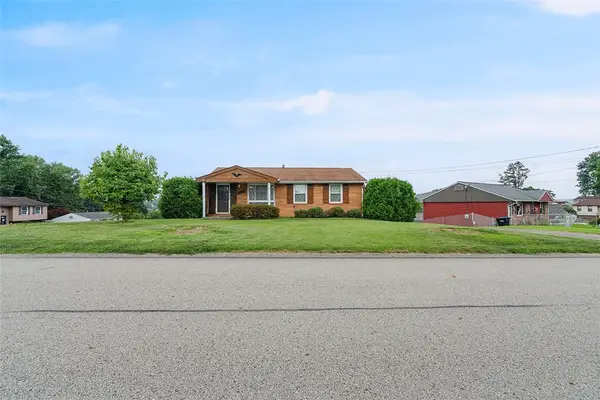 440 Fairwood Dr, Irwin, PA 15642