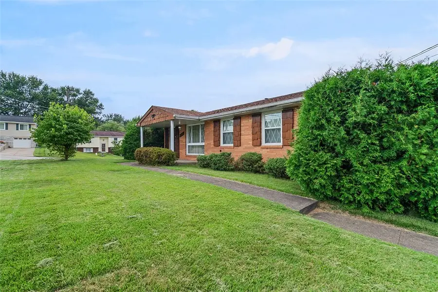 440 Fairwood Dr, Irwin, PA 15642 - Image #2