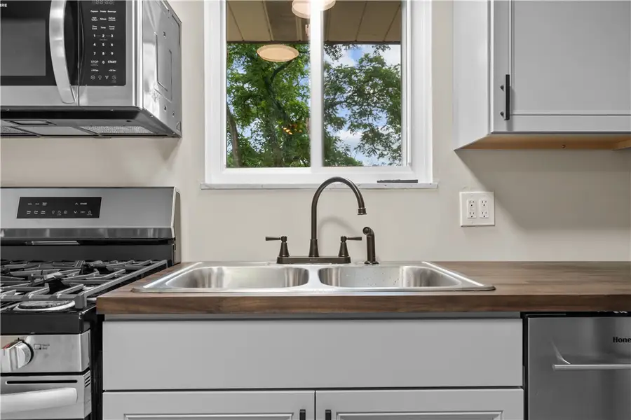 252 Shenandoah Dr, Penn Hills, PA 15235 - Image #3