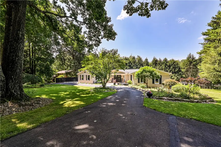 931 Country Club Dr, Hempfield, PA 15601 - Image #2