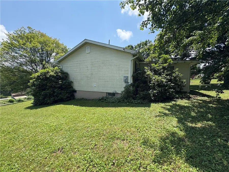 94 Hill Top Dr, Winslow, PA 15851 - Image #3