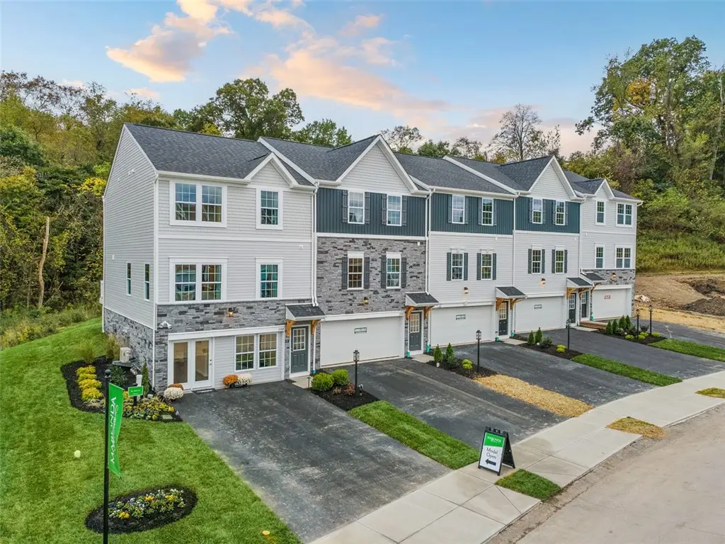 2004 Canterbury Dr, Imperial, PA 15126 - Image #1