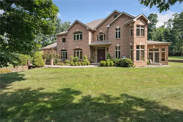 1653 Chapel Ridge Ln, Adams Twp, PA 16046