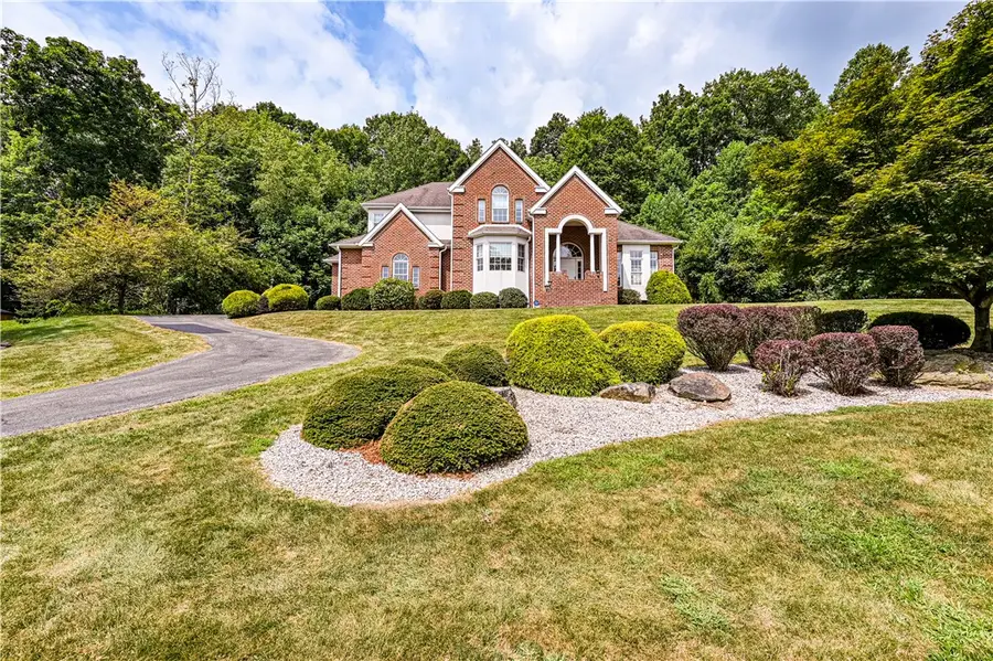 127 Woodhaven Dr, Hempfield, PA 15644 - Image #2