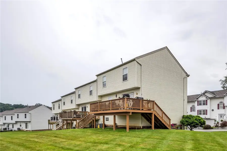 201 Manor View Dr, Manor, PA 15665 - Image #2