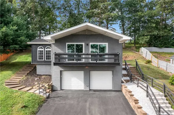 223 Columbia Dr, Center Twp, PA 15001