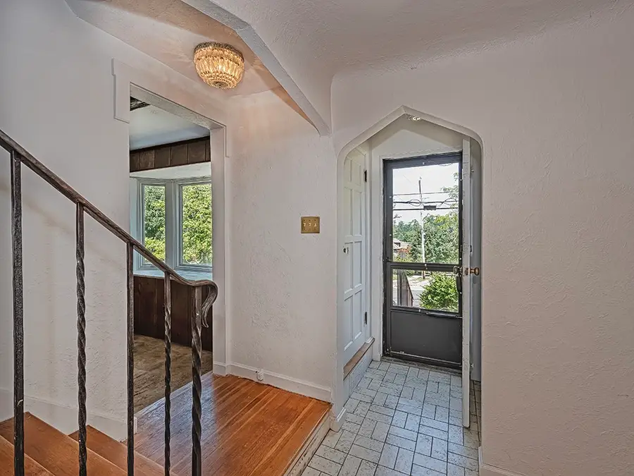 523 N Meadowcroft Avenue, Mount Lebanon Township, PA 15216 - Image #2