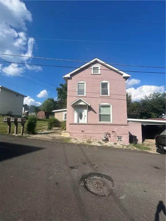 130 Chestnut St, Everson, PA 15631