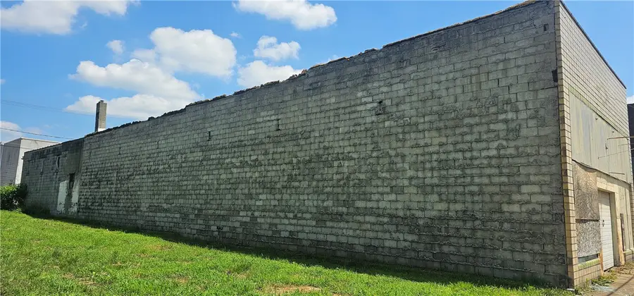 107,109,111 E Long Ave, New Castle, PA 16101 - Image #2