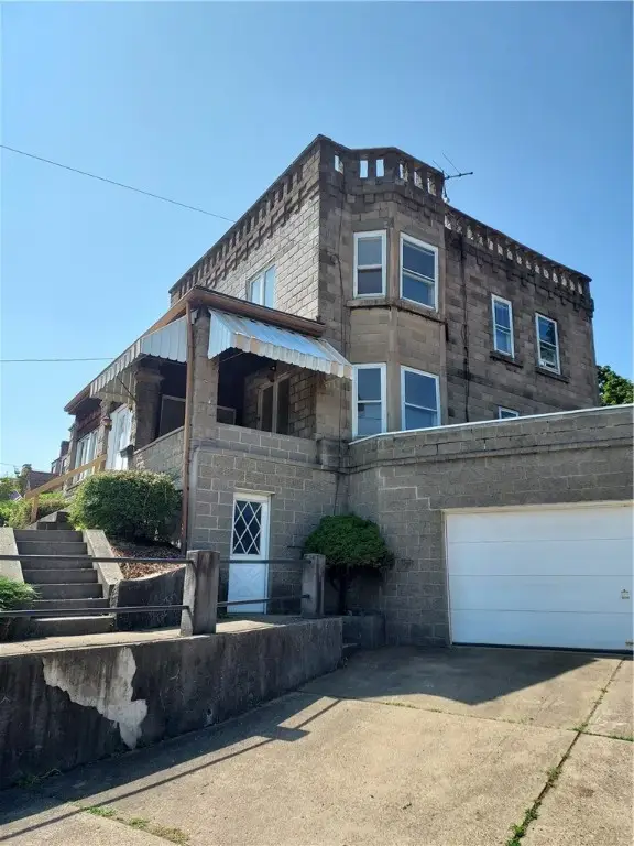 14 Wainwright Ave, Brentwood, PA 15227