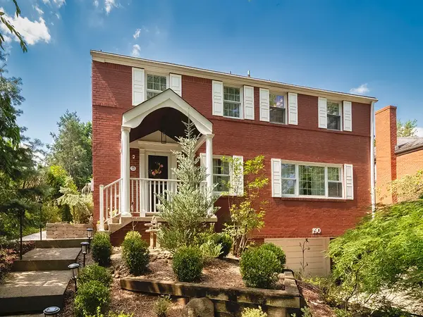 190 Main Entrance Dr, Mt Lebanon, PA 15228