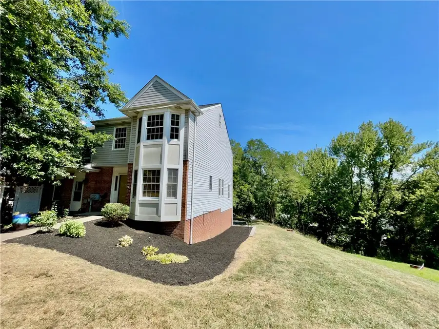 102 Meadowview Dr, North Strabane Township, PA 15317 - Image #2