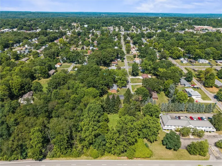 450 Greenwood Dr, Hermitage, PA 16148 - #3