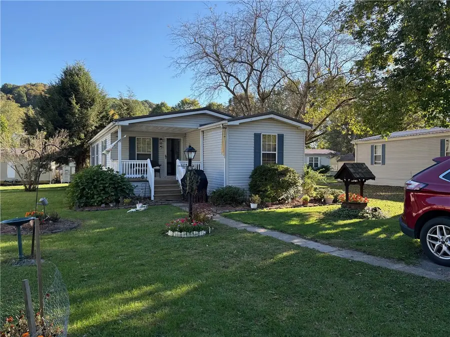 910 Robin Drive, Washington Township, PA 15613 - Image #2